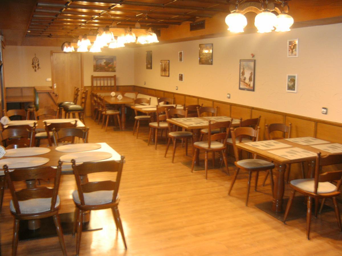 Monteurhotel Garni Alter Olper Hof Линдлар Экстерьер фото