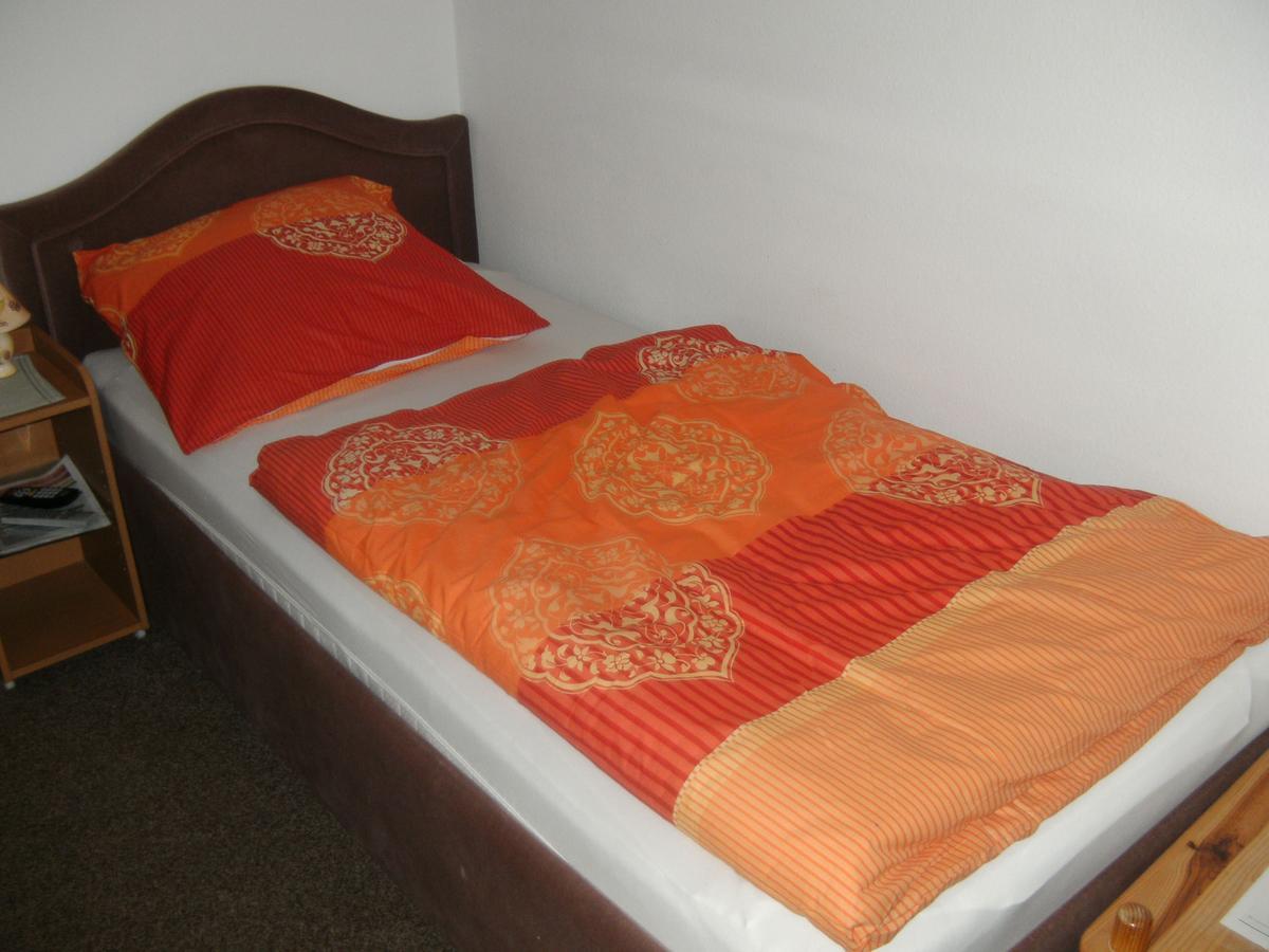 Monteurhotel Garni Alter Olper Hof Линдлар Экстерьер фото