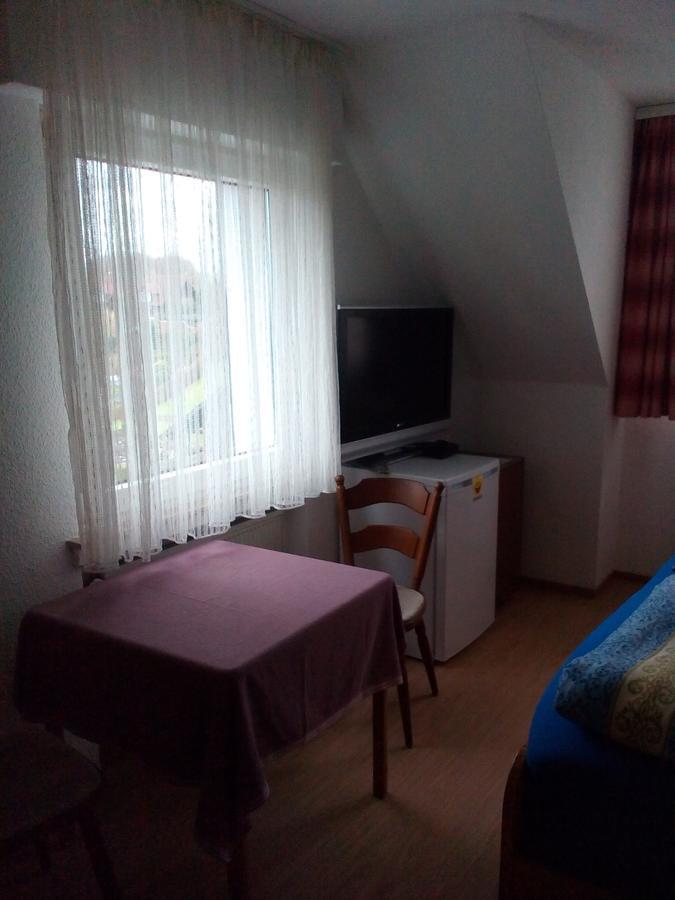 Monteurhotel Garni Alter Olper Hof Линдлар Экстерьер фото