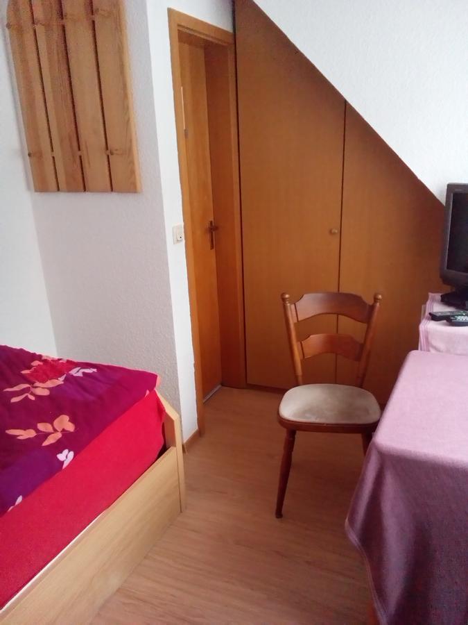 Monteurhotel Garni Alter Olper Hof Линдлар Экстерьер фото