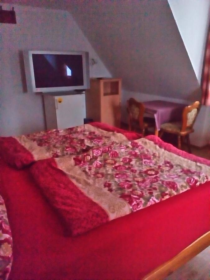 Monteurhotel Garni Alter Olper Hof Линдлар Экстерьер фото