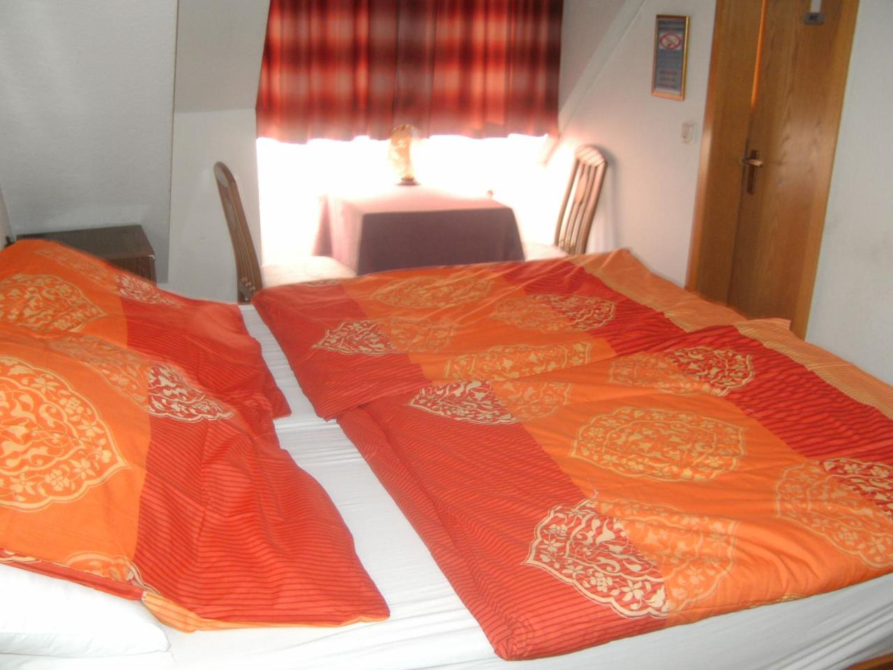 Monteurhotel Garni Alter Olper Hof Линдлар Экстерьер фото